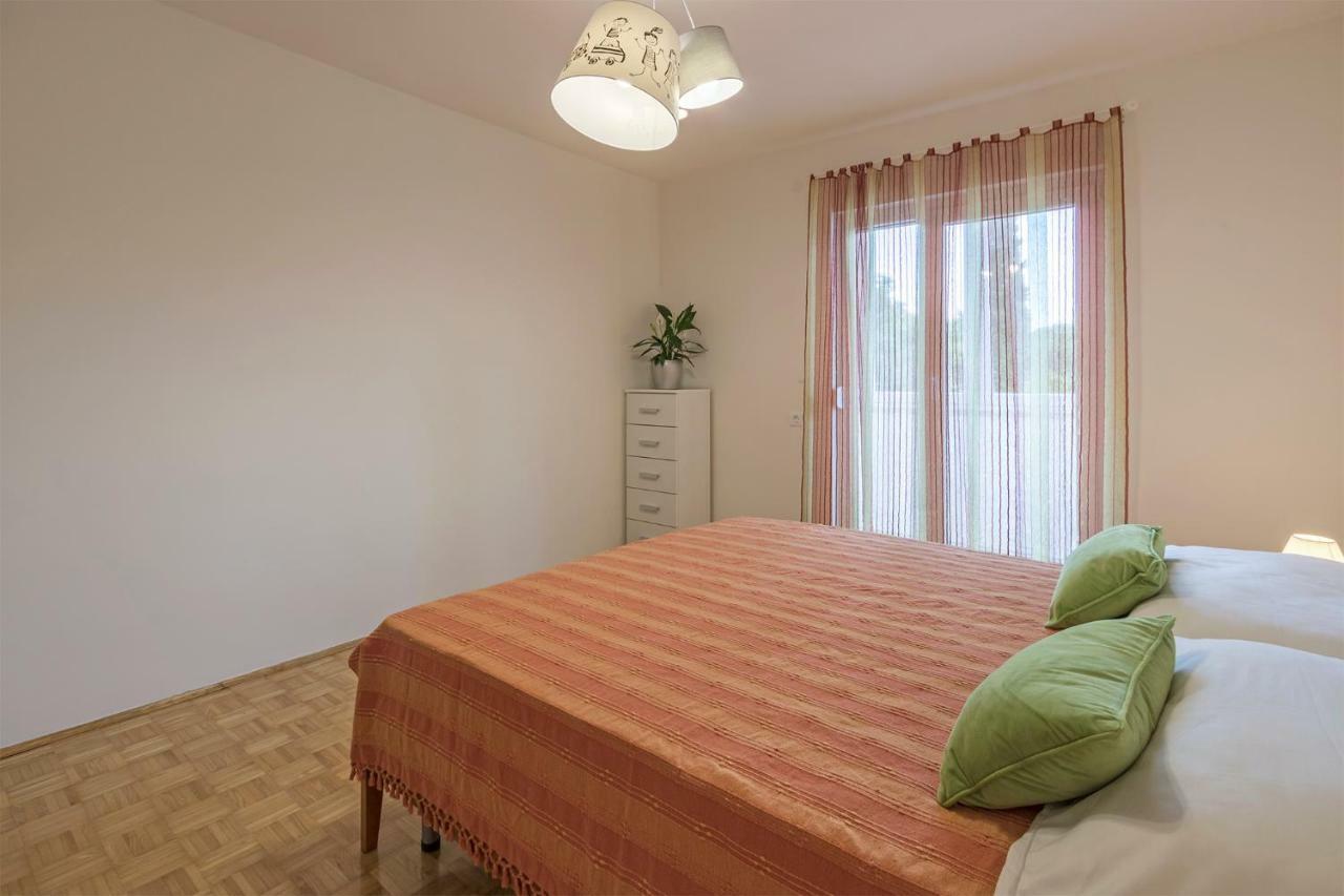 Colosseum Apartment Pula Exterior photo