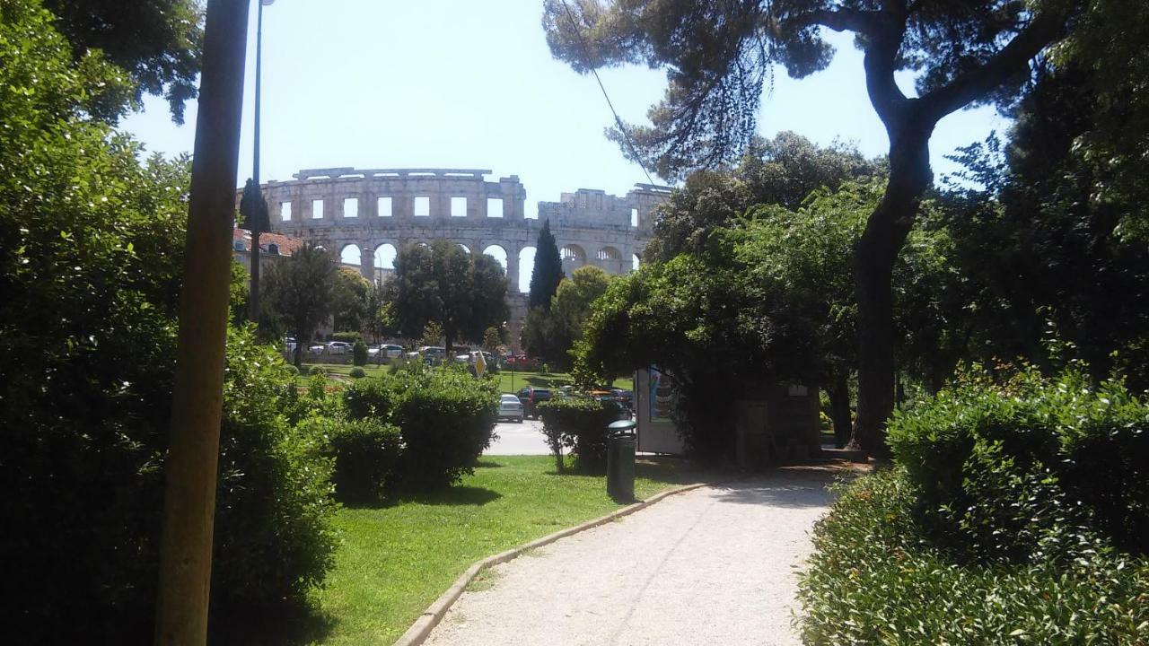 Colosseum Apartment Pula Exterior photo